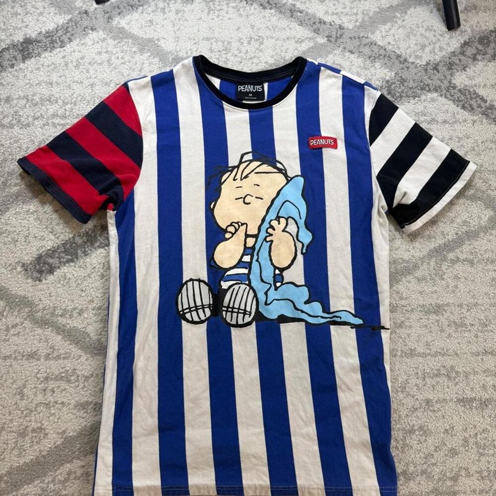 Peanuts Charlie Brown Linus t-shirt 100% cotton Fits like a small